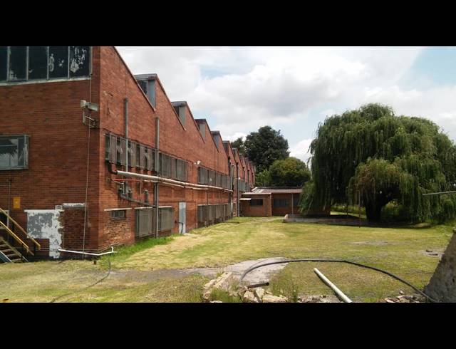 5,200M² WAREHOUSE TO LET IN AUREUS